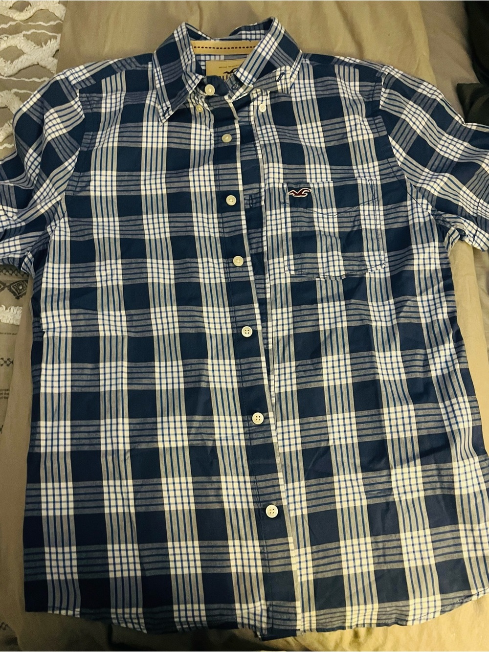 Hollister Men's Navy and White Plaid Button-Up Shirt